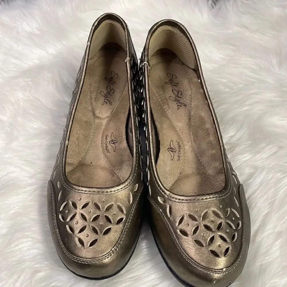 Hush Puppies Ladies Loafers Soft Style Size 6M Copper Gold Color